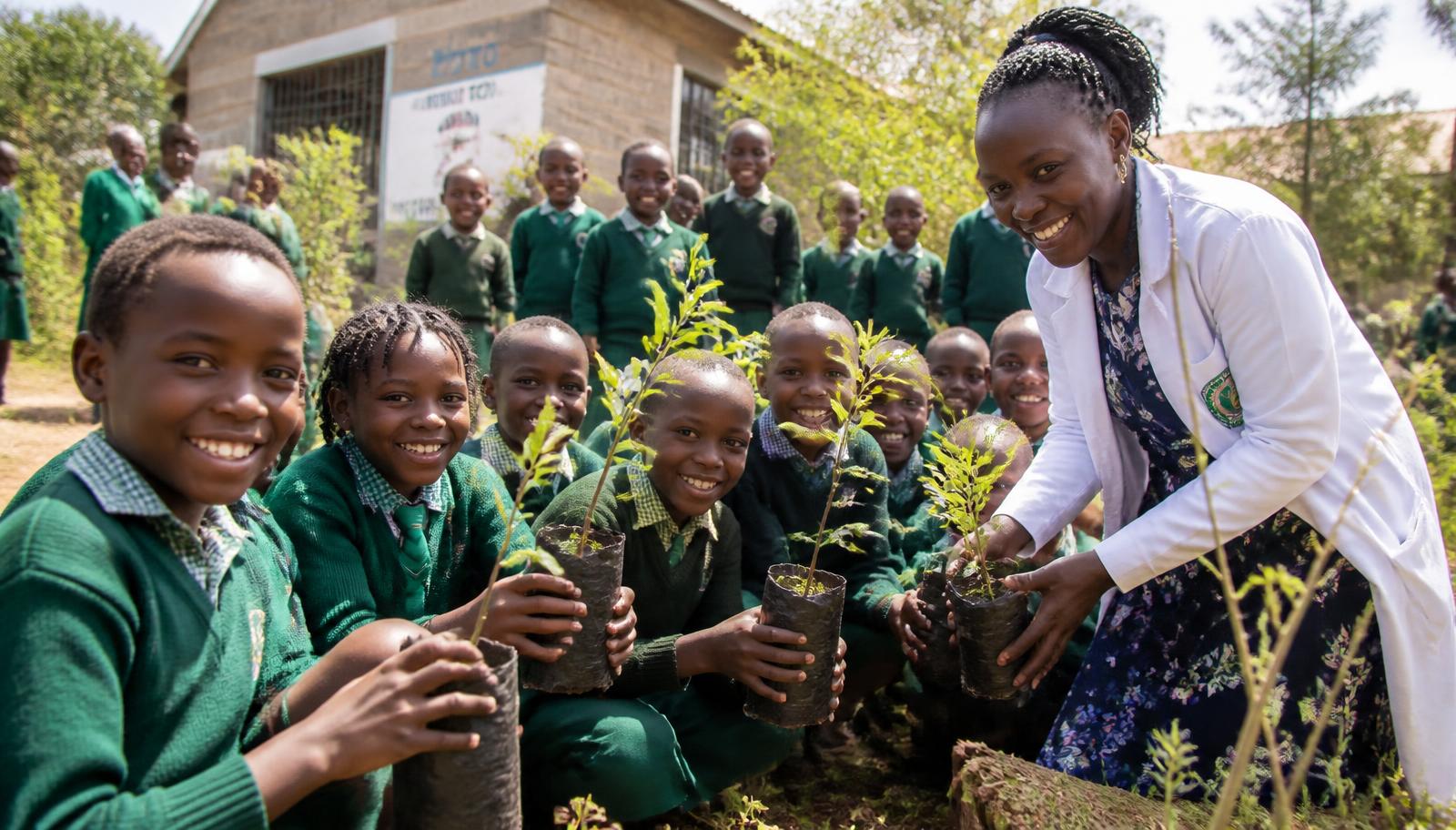 School children at a HELLEN Foundation community event